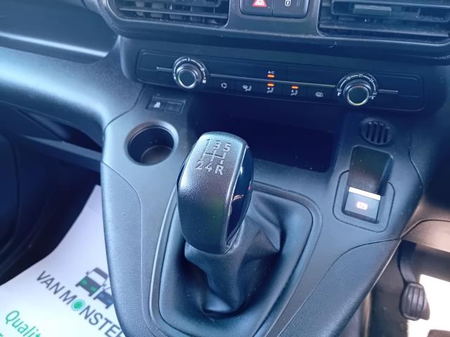 2020 Peugeot Partner L1 1000 1.5BLUE HDI 100PS PROFESSIONAL EURO 6 (NU69UMH) Image 16