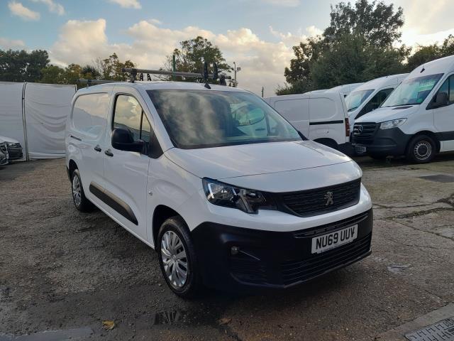 2019 Peugeot Partner 950 1.5 Bluehdi 100 L2 Professional Van (NU69UUV) Image 2