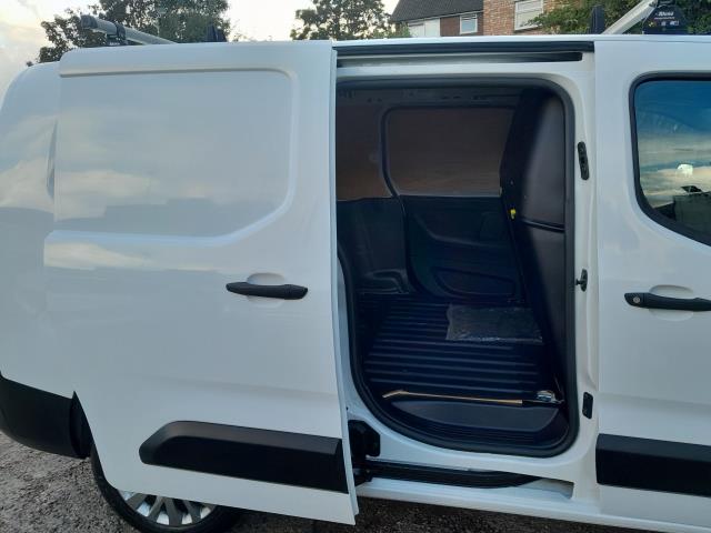 2019 Peugeot Partner 950 1.5 Bluehdi 100 L2 Professional Van (NU69UUV) Image 15