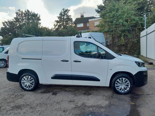 2019 Peugeot Partner 950 1.5 Bluehdi 100 L2 Professional Van (NU69UUV) Image 12