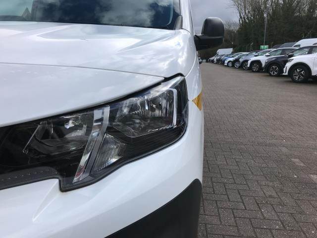 2019 Peugeot Partner  STANDARD 1000 1.5 BLUEHDI GRIP VAN 100PS EURO 6 (NU69UYE) Image 12