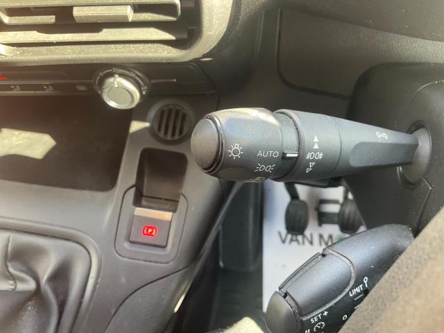 2019 Peugeot Partner 950 1.5 Bluehdi 100 Professional (LONG) Van (NU69WJO) Image 28