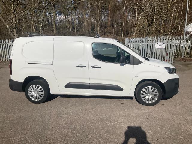 2019 Peugeot Partner 950 1.5 Bluehdi 100 Professional (LONG) Van (NU69WJO) Image 12