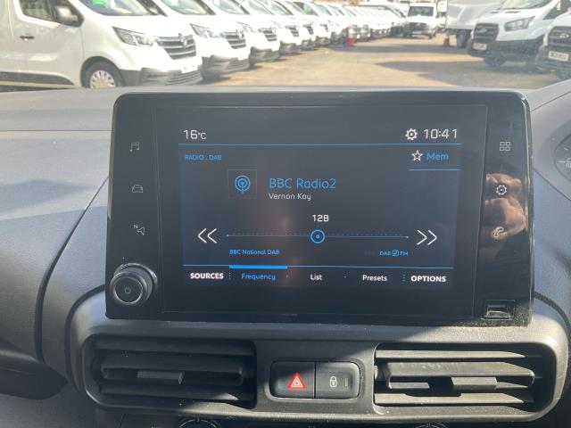 2019 Peugeot Partner 950 1.5 Bluehdi 100 Professional (LONG) Van (NU69WJO) Image 19