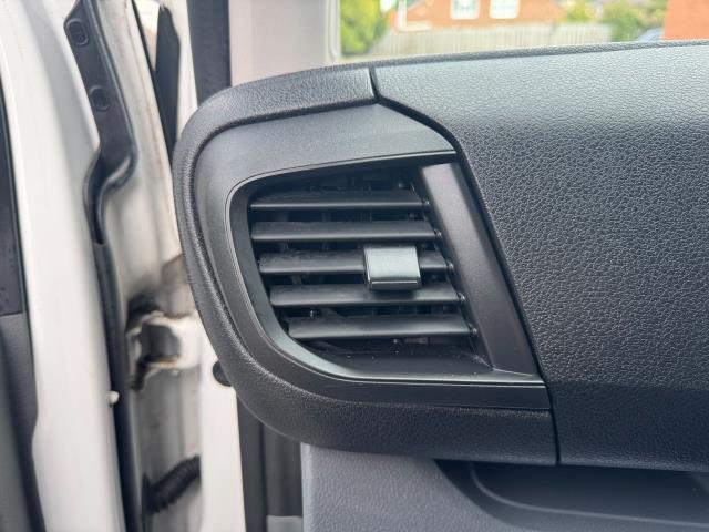 2020 Peugeot Expert 1400 2.0 Bluehdi 120 Professional Van (NU70BKY) Image 40