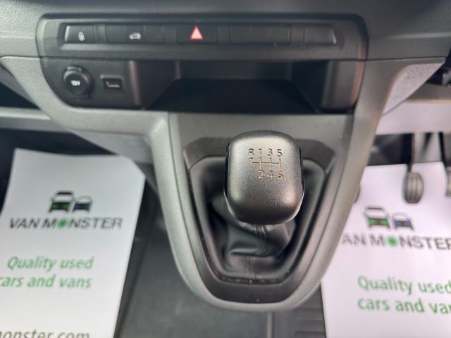 2020 Peugeot Expert 1400 2.0 Bluehdi 120 Professional Van (NU70BKY) Image 29