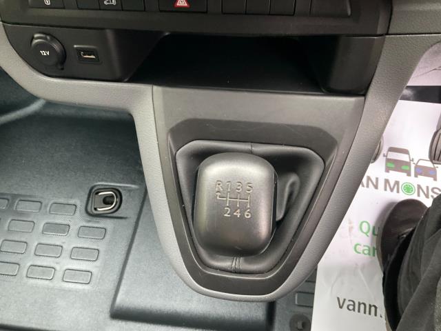 2020 Peugeot Expert 1400 2.0 Bluehdi 120 Professional Van (NU70BRZ) Image 28