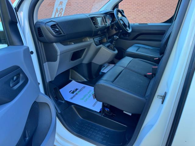 2020 Peugeot Expert 1400 2.0 Bluehdi 120 Professional Van (NU70BWY) Image 30