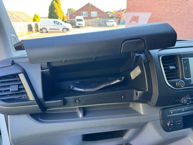 2020 Peugeot Expert 1400 2.0 Bluehdi 120 Professional Van (NU70BWY) Image 38
