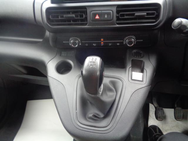 2020 Peugeot Partner 1000 1.5 Bluehdi 100 Professional Van (NU70BYW) Image 25