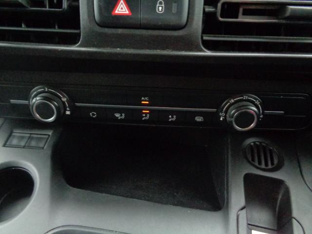 2020 Peugeot Partner 1000 1.5 Bluehdi 100 Professional Van (NU70BYW) Image 22
