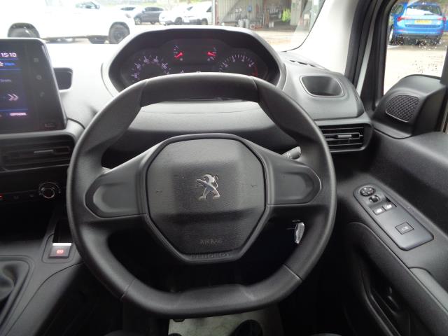 2020 Peugeot Partner 1000 1.5 Bluehdi 100 Professional Van (NU70BYW) Image 20