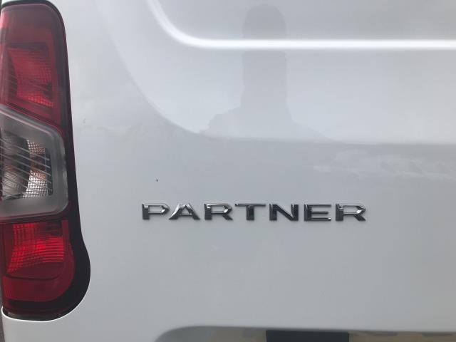 2020 Peugeot Partner 1000 1.5 Bluehdi 100 Professional Van (NU70BZG) Image 16