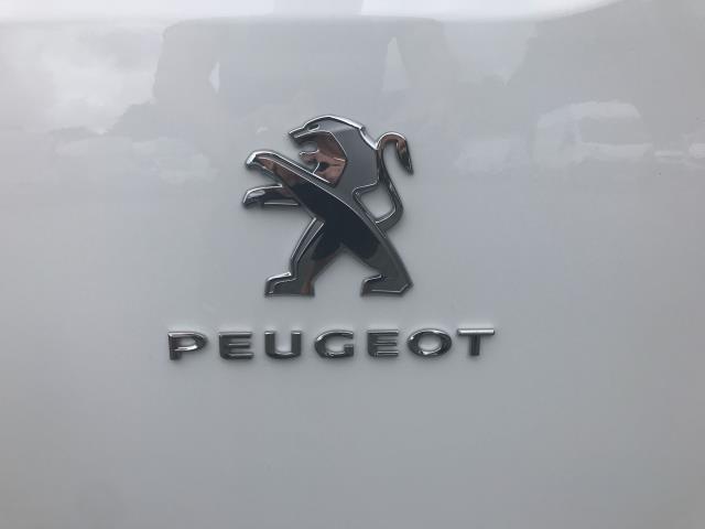 2020 Peugeot Partner 1000 1.5 Bluehdi 100 Professional Van (NU70BZG) Image 18