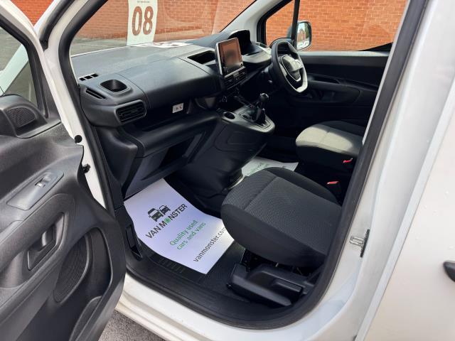 2020 Peugeot Partner 850 1.5 Bluehdi 100 Professional Crew Van (NU70BZK) Image 28
