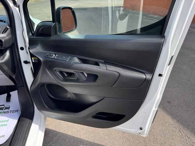 2020 Peugeot Partner 850 1.5 Bluehdi 100 Professional Crew Van (NU70BZK) Image 18