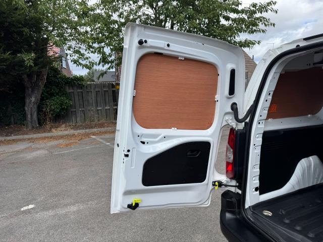 2020 Peugeot Partner 850 1.5 Bluehdi 100 Professional Crew Van (NU70BZK) Image 54