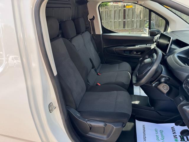2020 Peugeot Partner 1000 1.5 Bluehdi 100 Professional Van (NU70DXX) Image 16