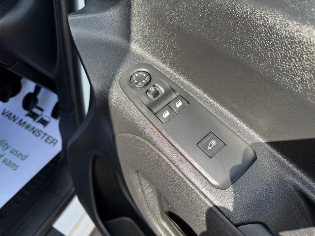 2020 Peugeot Partner 1000 1.5 Bluehdi 100 Professional Van (NU70DXX) Image 19
