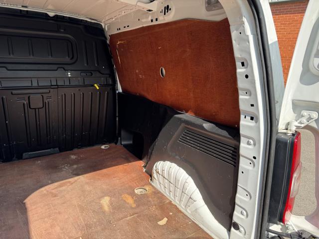 2020 Peugeot Partner 1000 1.5 Bluehdi 100 Professional Van (NU70DXX) Image 46