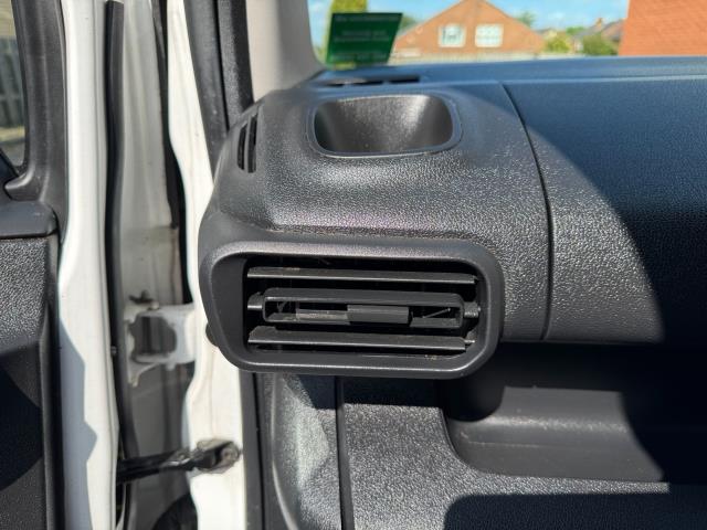 2020 Peugeot Partner 1000 1.5 Bluehdi 100 Professional Van (NU70DXX) Image 37