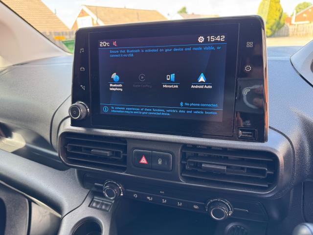2020 Peugeot Partner 1000 1.5 Bluehdi 100 Professional Van (NU70DXX) Image 24