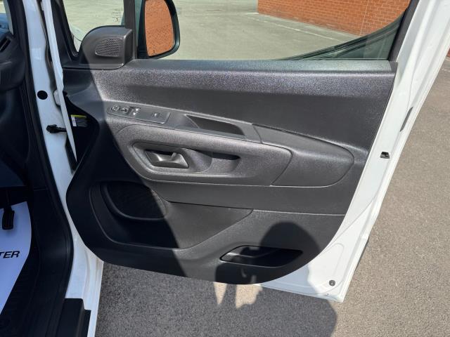 2020 Peugeot Partner 1000 1.5 Bluehdi 100 Professional Van (NU70DXX) Image 18
