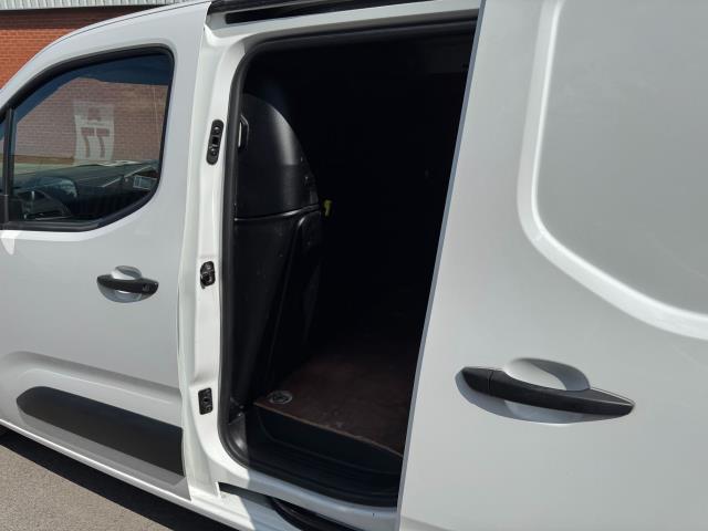 2020 Peugeot Partner 1000 1.5 Bluehdi 100 Professional Van (NU70DXX) Image 39