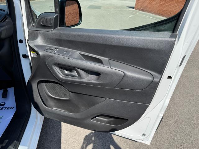 2020 Peugeot Partner 850 1.5 Bluehdi 100 Professional Crew Van (NU70DZE) Image 18