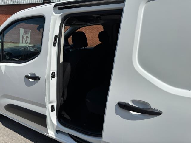 2020 Peugeot Partner 850 1.5 Bluehdi 100 Professional Crew Van (NU70DZE) Image 38