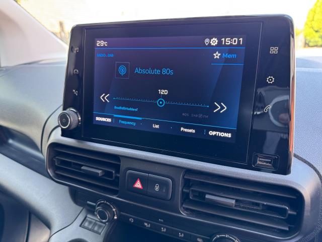 2020 Peugeot Partner 850 1.5 Bluehdi 100 Professional Crew Van (NU70DZE) Image 23