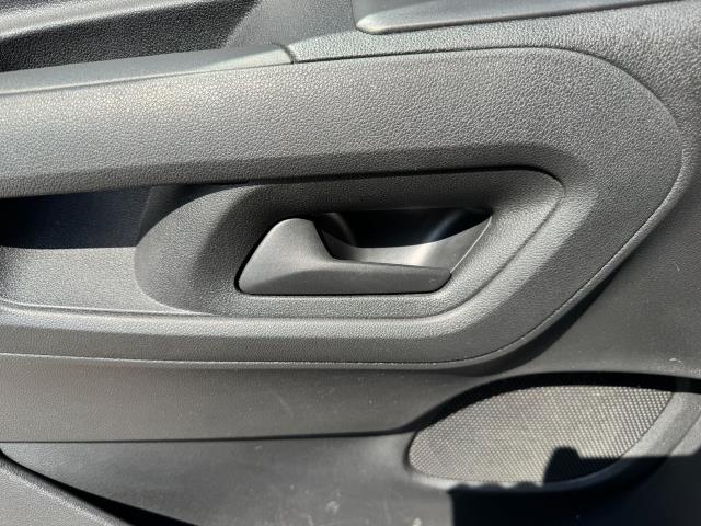 2020 Peugeot Partner 850 1.5 Bluehdi 100 Professional Crew Van (NU70DZE) Image 34