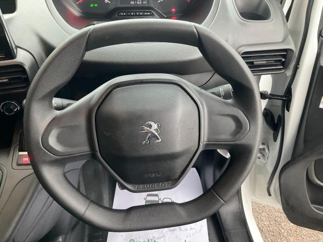 2020 Peugeot Partner 1000 1.5 Bluehdi 100 Professional Van (NU70EEO) Image 17