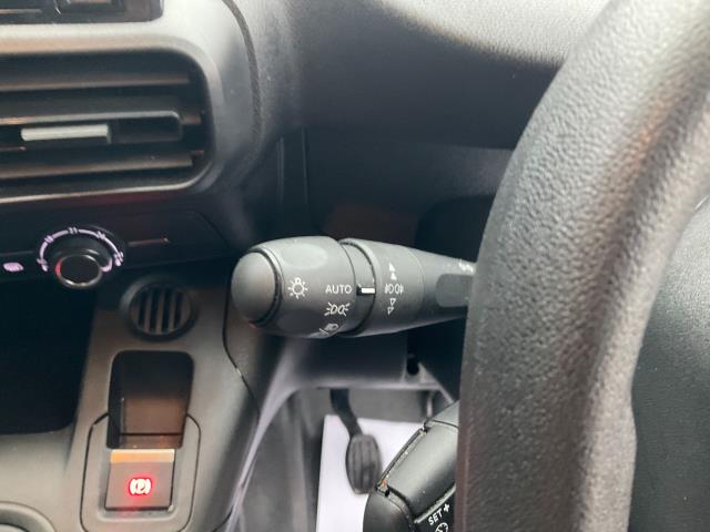 2020 Peugeot Partner 1000 1.5 Bluehdi 100 Professional Van (NU70EEO) Image 28