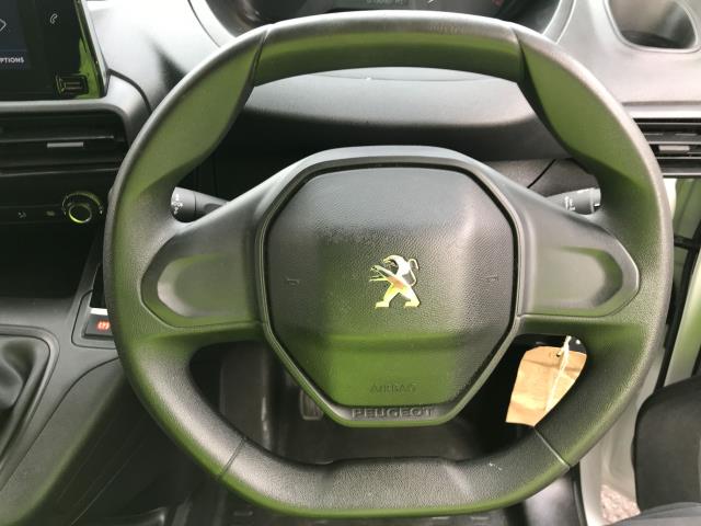 2020 Peugeot Partner L2 950 1.5BLUE HDI 100PS PROFESSIONAL EURO 6 (NU70ERZ) Image 17