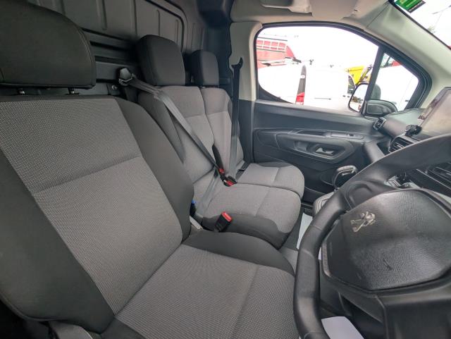 2020 Peugeot Partner 1000 1.5 Bluehdi 100 Professional Van (NU70FHS) Image 17