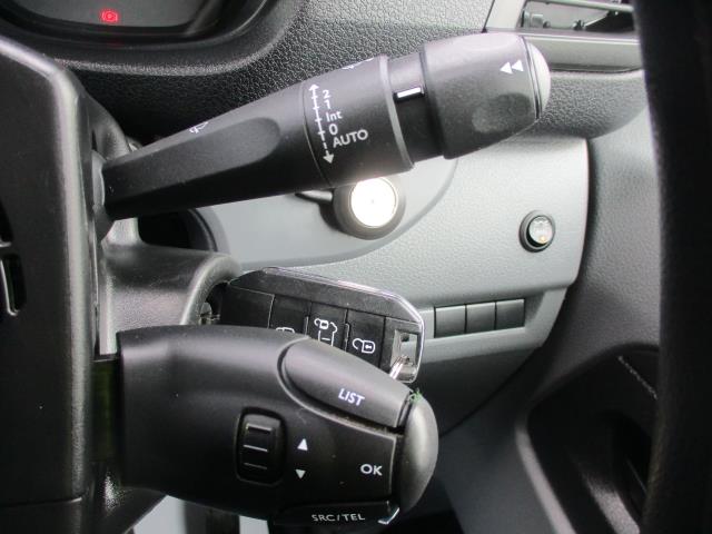 2020 Peugeot Expert 1400 2.0 Bluehdi 120 Professional Van (NU70FHV) Image 18