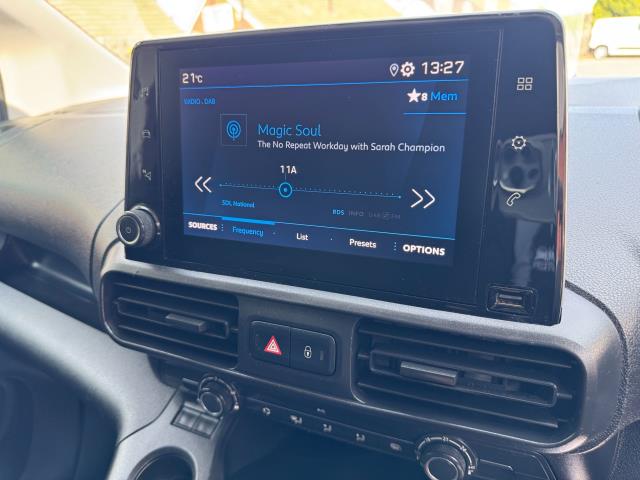 2020 Peugeot Partner 1000 1.5 Bluehdi 100 Professional Van EURO 6 (NU70FKA) Image 23
