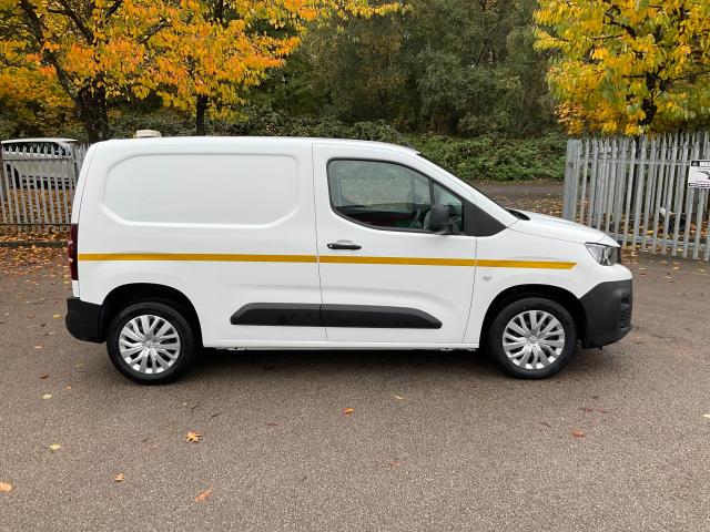 2020 Peugeot Partner 1000 1.5 Bluehdi 100 Professional Van (NU70FLV) Image 15