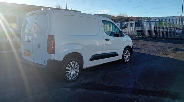 2020 Peugeot Partner 1000 1.5 Bluehdi 100 Professional Van (NU70FMG) Image 9