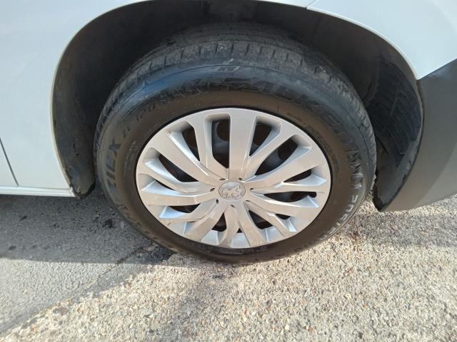 2020 Peugeot Partner 1000 1.5 Bluehdi 100 Professional Van (NU70GAX) Image 29