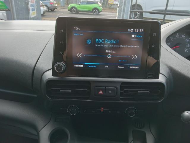 2020 Peugeot Partner 1000 1.5 Bluehdi 100 Professional Van (NU70GAX) Image 27