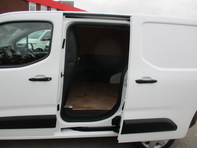 2020 Peugeot Partner 1000 1.5 Bluehdi 100 Professional Van (NU70GBE) Image 27