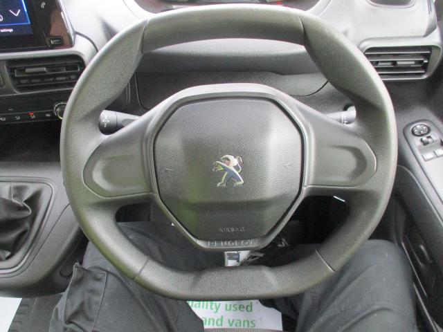 2020 Peugeot Partner 1000 1.5 Bluehdi 100 Professional Van (NU70GBE) Image 14
