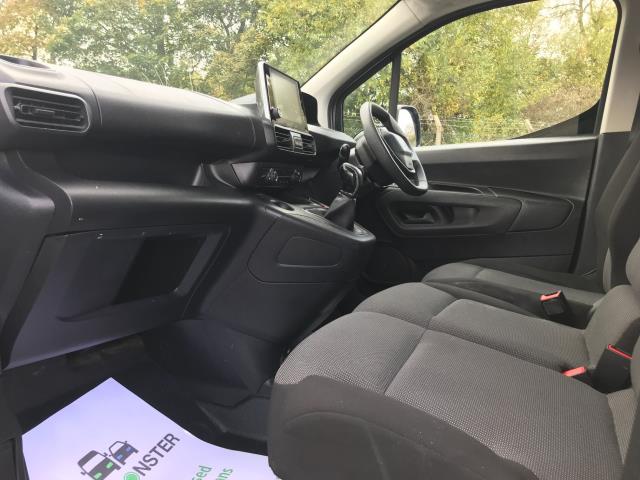 2020 Peugeot Partner 1000 1.5 Bluehdi 100 Professional Van (NU70GBF) Image 21