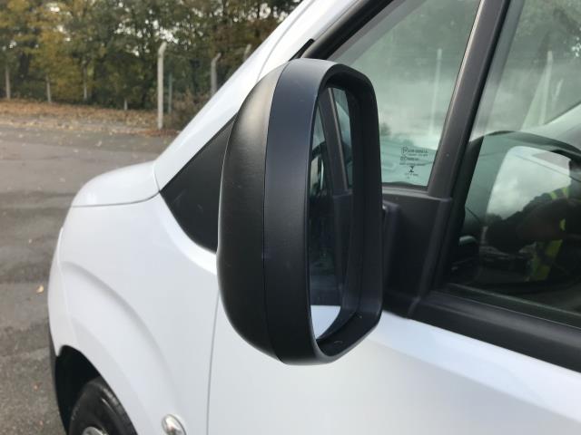 2020 Peugeot Partner 1000 1.5 Bluehdi 100 Professional Van (NU70GBF) Image 16