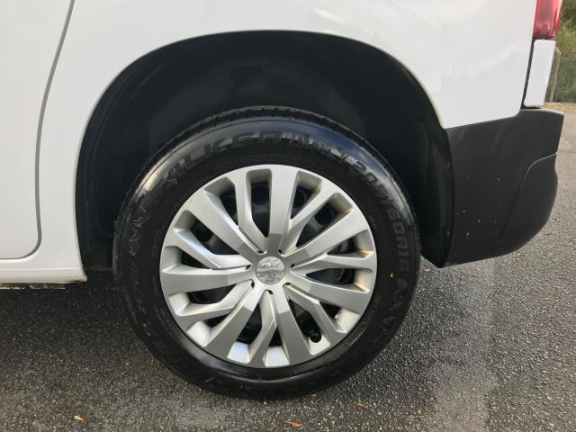 2020 Peugeot Partner 1000 1.5 Bluehdi 100 Professional Van (NU70GBF) Image 15