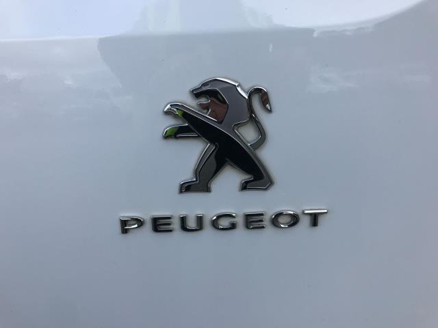 2020 Peugeot Partner 1000 1.5 Bluehdi 100 Professional Van (NU70GBF) Image 19
