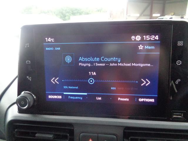 2020 Peugeot Partner 1000 1.5 Bluehdi 100 Professional Van (NU70GYB) Image 28