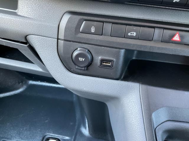2020 Peugeot Expert 1400 2.0 Bluehdi 120 Professional Van (NU70GZH) Image 27